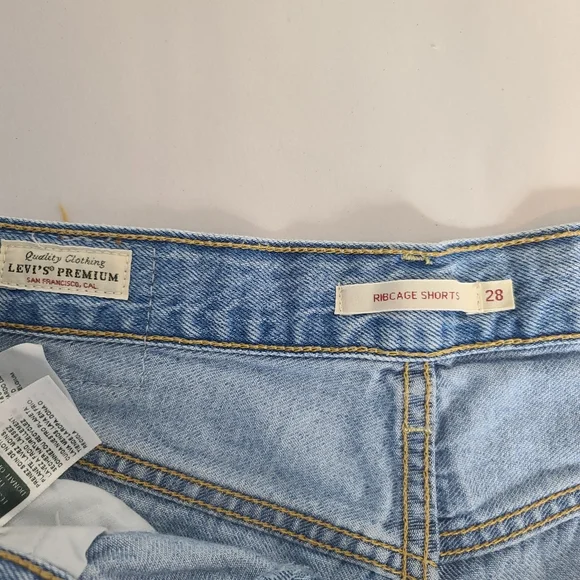 Levi's Premium Ribcage Light Wash Denim High-Rise Cutoff Shorts Size 28 - Picture 5 of 10